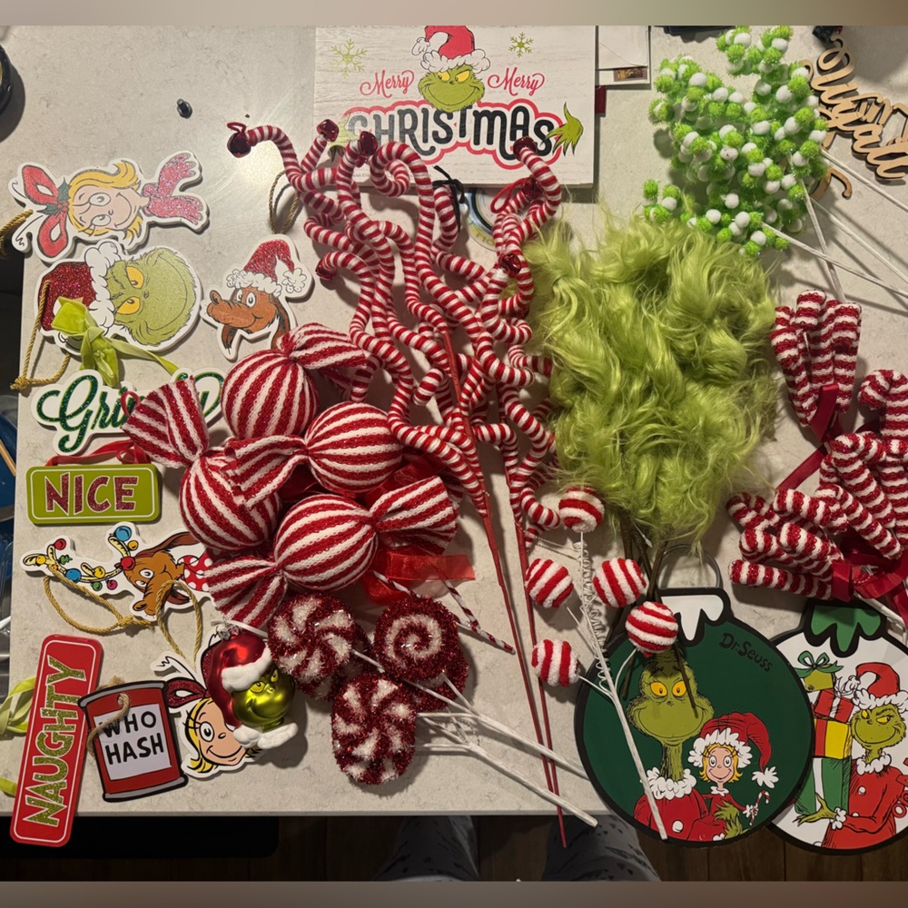 The Grinch Christmas Tree ornaments and Decor